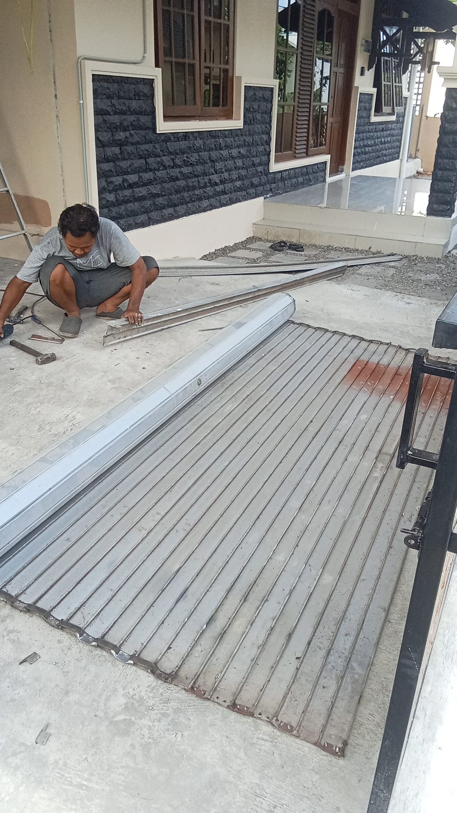 Solusi Rolling Door Macet di Jogja? Ini Langkah Perbaikannya!